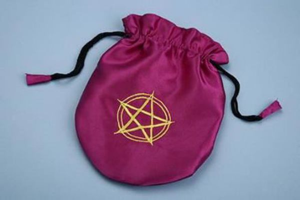 Imagen de BOLSA RASO TETRAGRAMATON FUCSIA 19 X 16 CMS