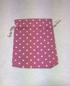 Imagen de BOLSA ROSA CON LUNARES DE TELA GUARDA TAROTS