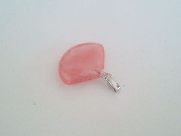 Imagen de Colgante de piedra natural en forma de abanico cuarzo cereza