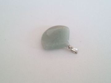 Imagen de Colgante de piedra natural en forma de abanico Jade