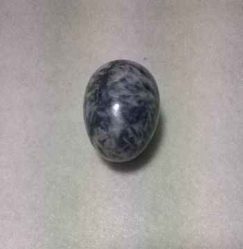 Imagen de PIEDRA NATURAL SODALITA FORMA HUEVO