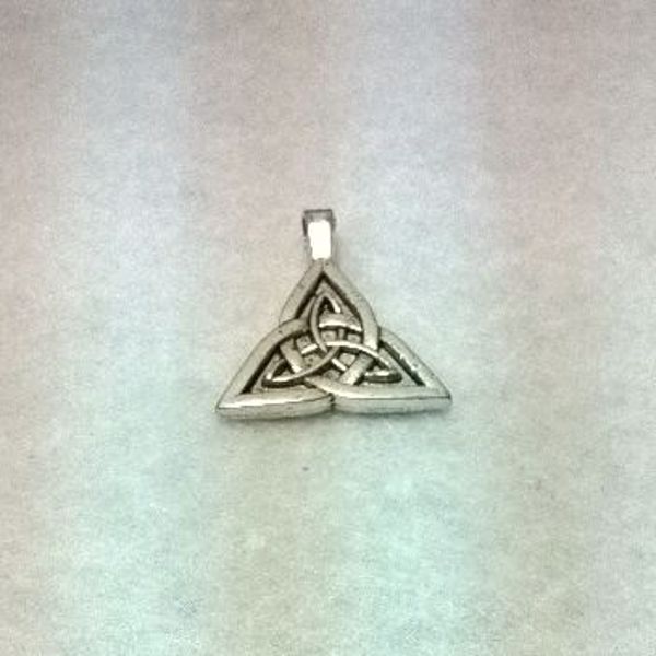 Imagen de TALISMAN COLGANTE TRISQUEL