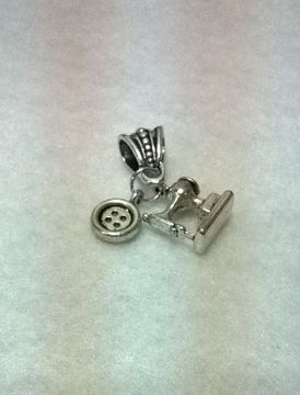 Imagen de TALISMAN COLGANTE COSTURAS