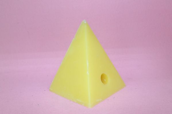 Imagen de Vela pirámide de los deseos amarilla