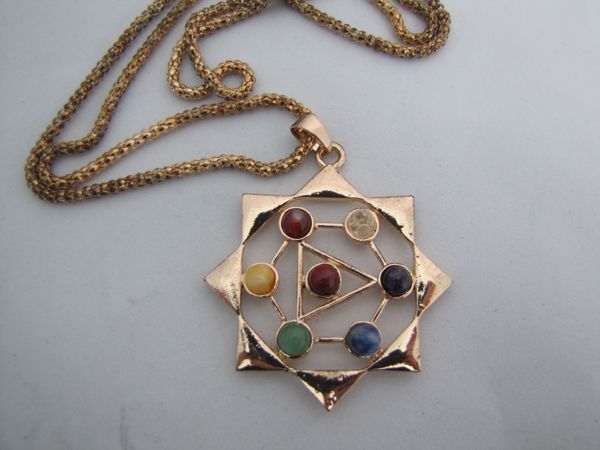 Imagen de COLGANTE TALISMAN DORADO 5º CHACRAS REDONDO PIEDRAS CHAKRAS NATURALES