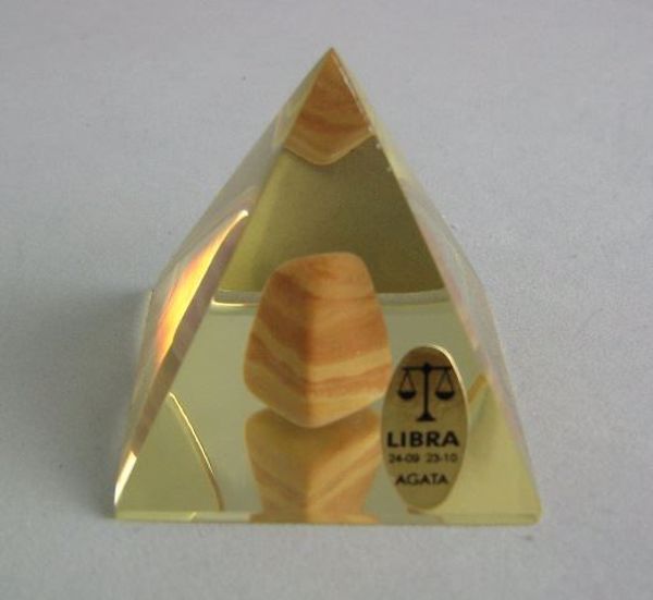 Imagen de PIRAMIDE CRISTAL SIGNO DEL ZODIACO LIBRA