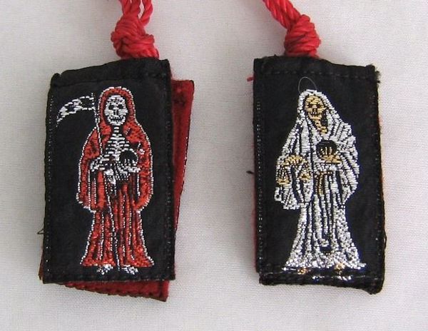 Imagen de ESCAPULARIO SANTA MUERTE ROJA