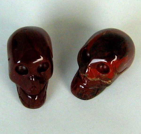 Imagen de AMULETO CALAVERA PIEDRA NATURAL JASPE ROJO