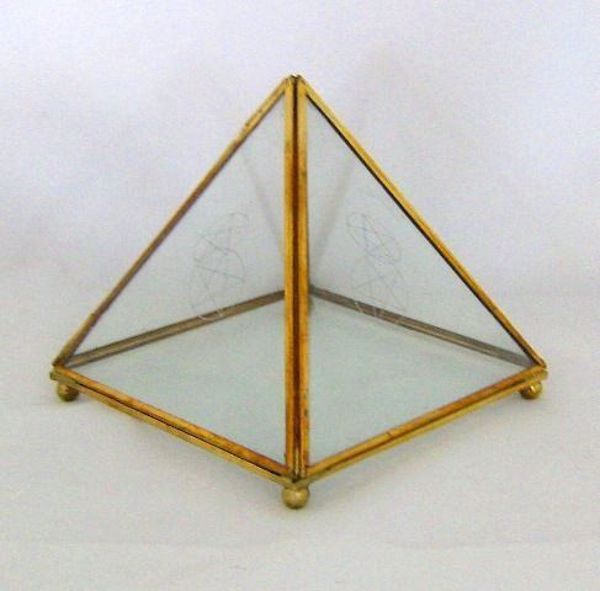 Imagen de PIRAMIDE CRISTAL ACCESIBLE 16 CMS CON PENTAGRAMA