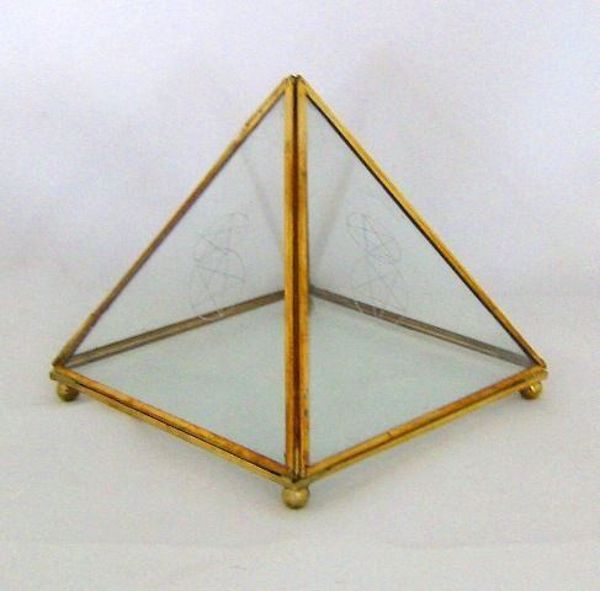 Imagen de PIRAMIDE CRISTAL ACCESIBLE 16 CMS CON PENTAGRAMA