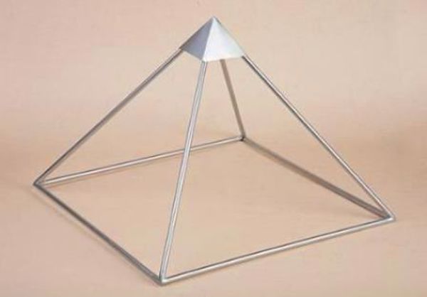 Imagen de PIRAMIDE ALUMINIO 30 CMS