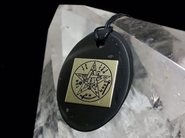 Imagen de Colgante ovalado shungita pulida Tetragramatón