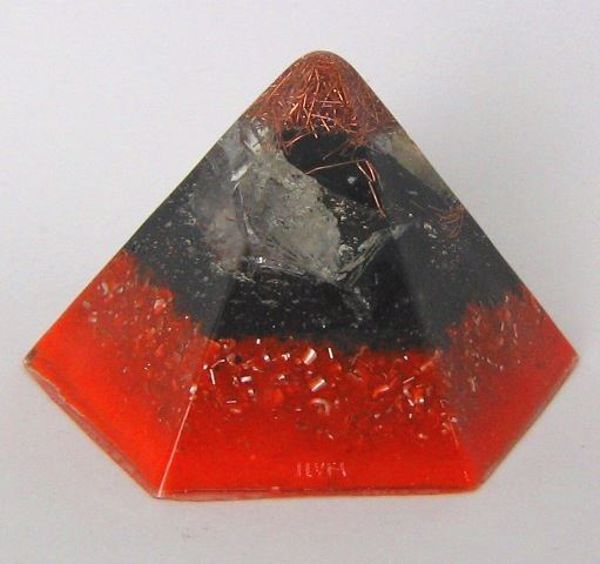 Imagen de PIRAMIDE EXAGONAL ORGONITA  7,3X6 CMS