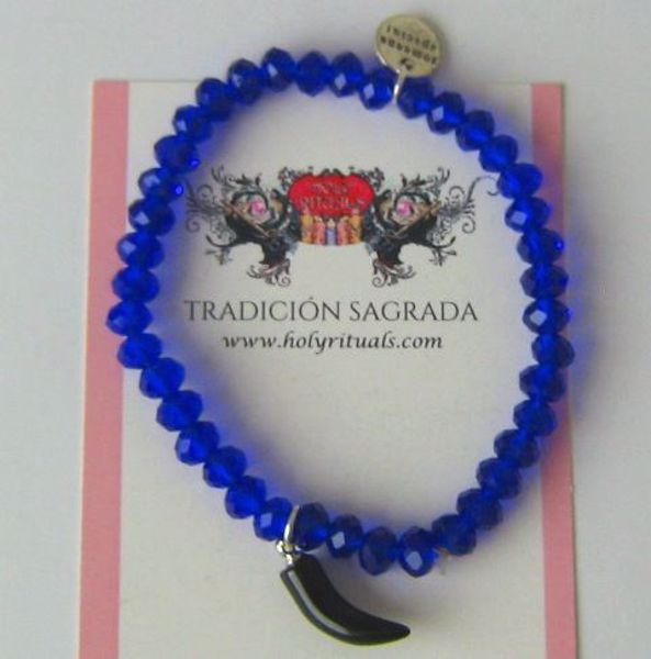 Imagen de PULSERA AZUL CRISTAL FACETADO COLMILLO DE SABLE Y MEDALLA 