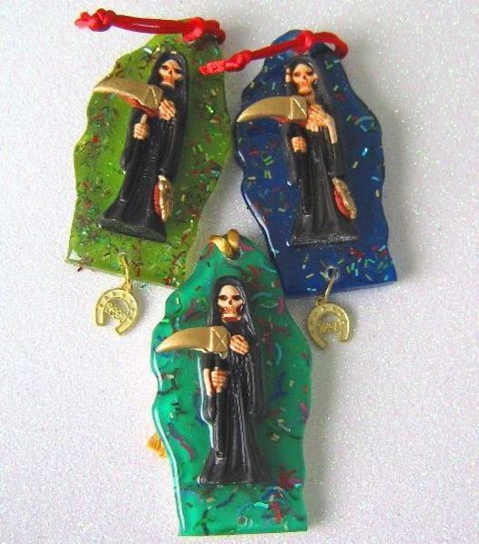 Imagen de AMULETO SANTA MUERTE NEGRA ORGONITA VERDE 90X47 MMS