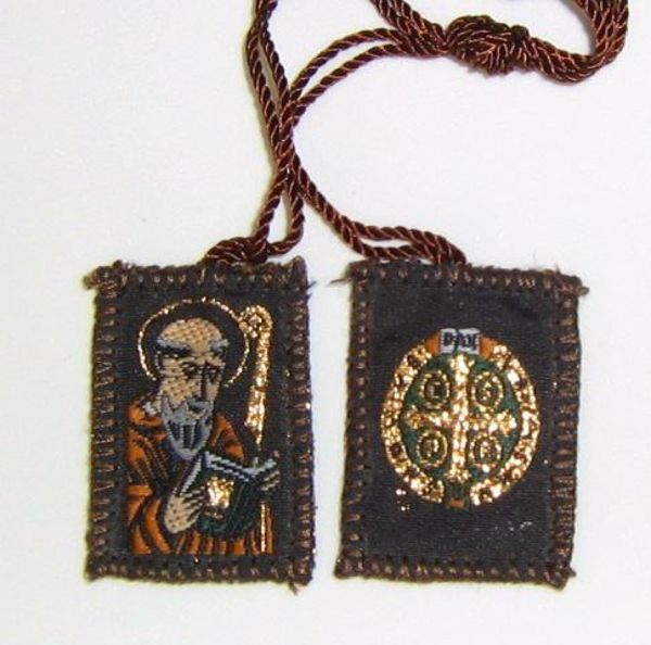 Picture of SANTA SCAPULAR DEATH YELLOW