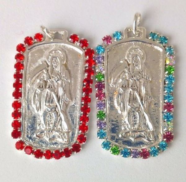 Imagen de AMULETO COLGANTE SANTA MUERTE PLATEADA ROJA