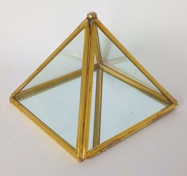 Imagen de PIRAMIDE CRISTAL BORDE DORADO ORIGINAL DE MEXICO