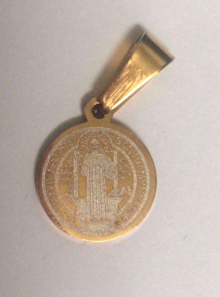 Imagen de MEDALLA SAN BENITO ACERO Y DORADO 1.5 CMS