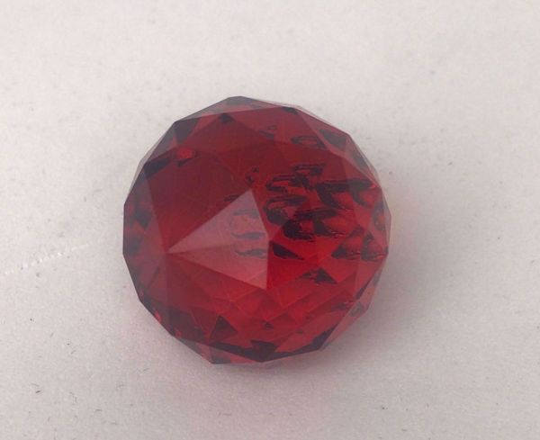 Imagen de COLGANTE CRISTAL FACETADO FORMA PIÑA ROJO 34 MMS