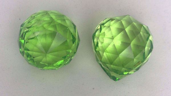 Imagen de COLGANTE CRISTAL FACETADO FORMA PIÑA VERDE 34 MMS