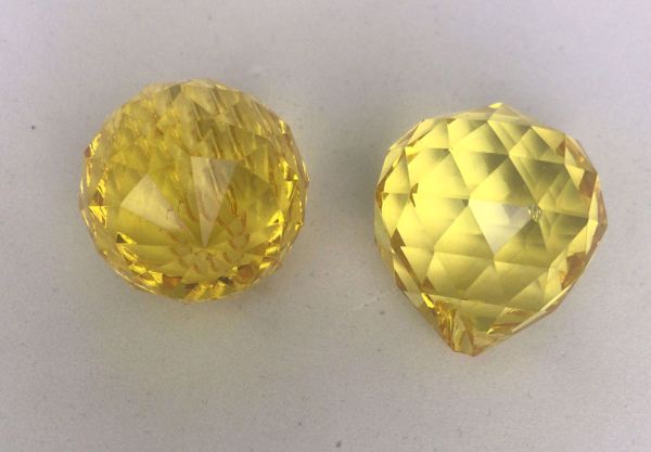 Imagen de COLGANTE CRISTAL FACETADO FORMA PIÑA AMARILLO 34 MMS