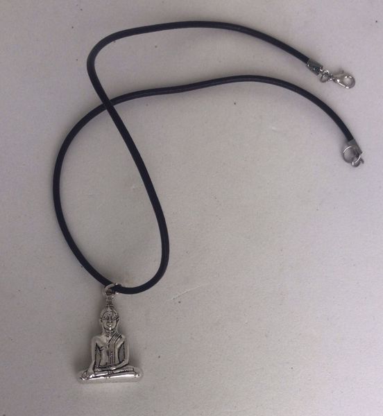 Imagen de COLLAR CUERO 26 CM LARGO BUDHA 3.5 CM ZAMAK