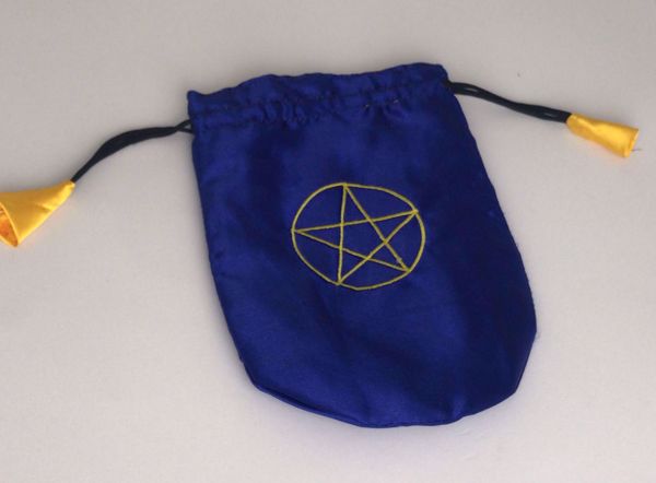 Imagen de BOLSA RASO AZUL OSCURO PENTAGRAMA 19 X 16 CMS