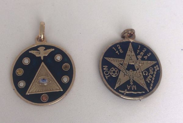 Imagen de Amuleto talismán colgante Tetragramatón y 7 potencias con ojo. Azul. 3 cms.