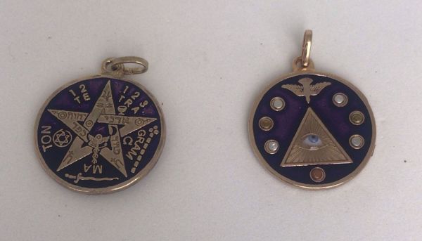 Imagen de Amuleto talismán colgante Tetragramatón y 7 potencias con ojo. Morado. 3 cms.