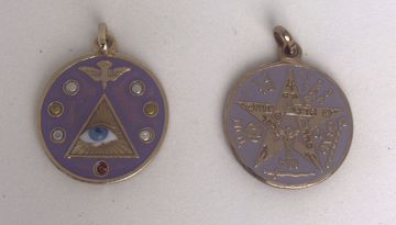 Imagen de Amuleto talismán colgante Tetragramatón y 7 potencias con ojo. Lila. 3 cms