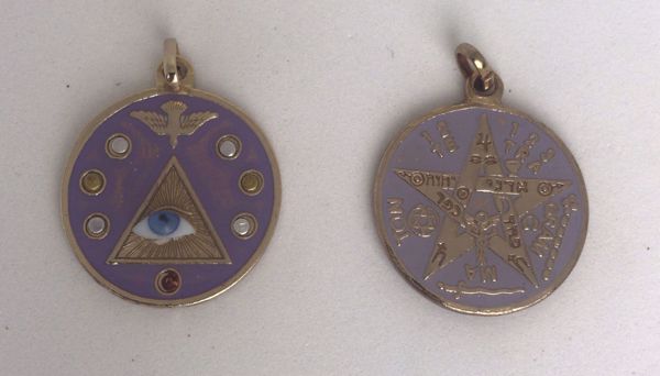 Imagen de Amuleto talismán colgante Tetragramatón y 7 potencias con ojo. Lila. 3 cms