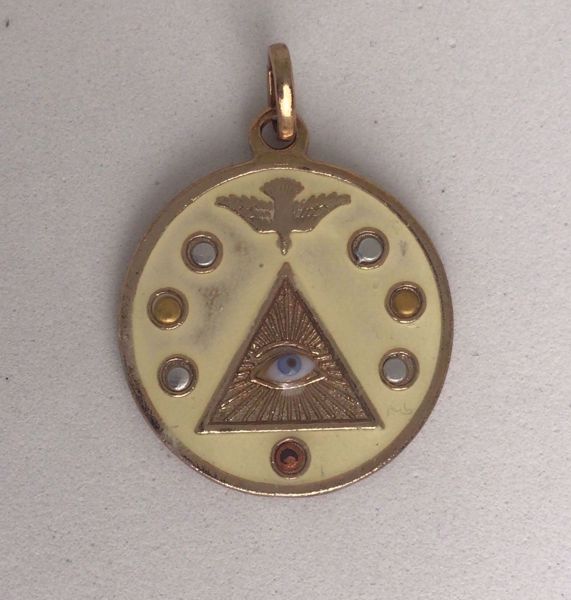 Imagen de Amuleto talismán colgante Tetragramatón y 7 potencias con ojo.  Color Crema. 3 cms.
