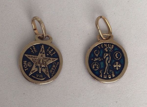 Imagen de Amuleto talismán colgante Tetragramatón y Venus del Amor 16 mm azul