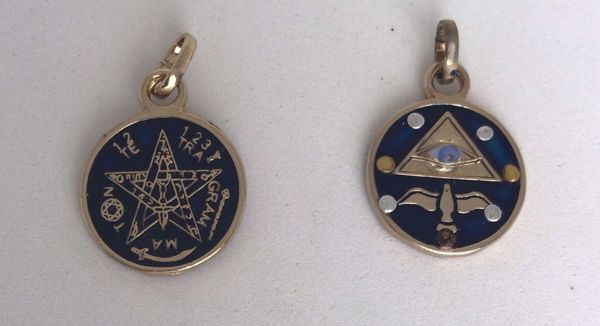 Imagen de Amuleto talismán colgante Tetragramatón y 7 potencias con ojo 20 mm azul