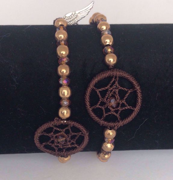 Imagen de PULSERA ATRAPASUEÑOS MARRÓN MEXICANA ARTESANAL. Pulsera extensible.