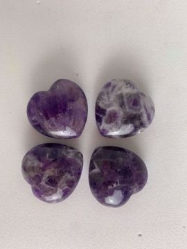 Imagen de Canto rodado corazón 4 cm alto 4.5 cm ancho amatista
